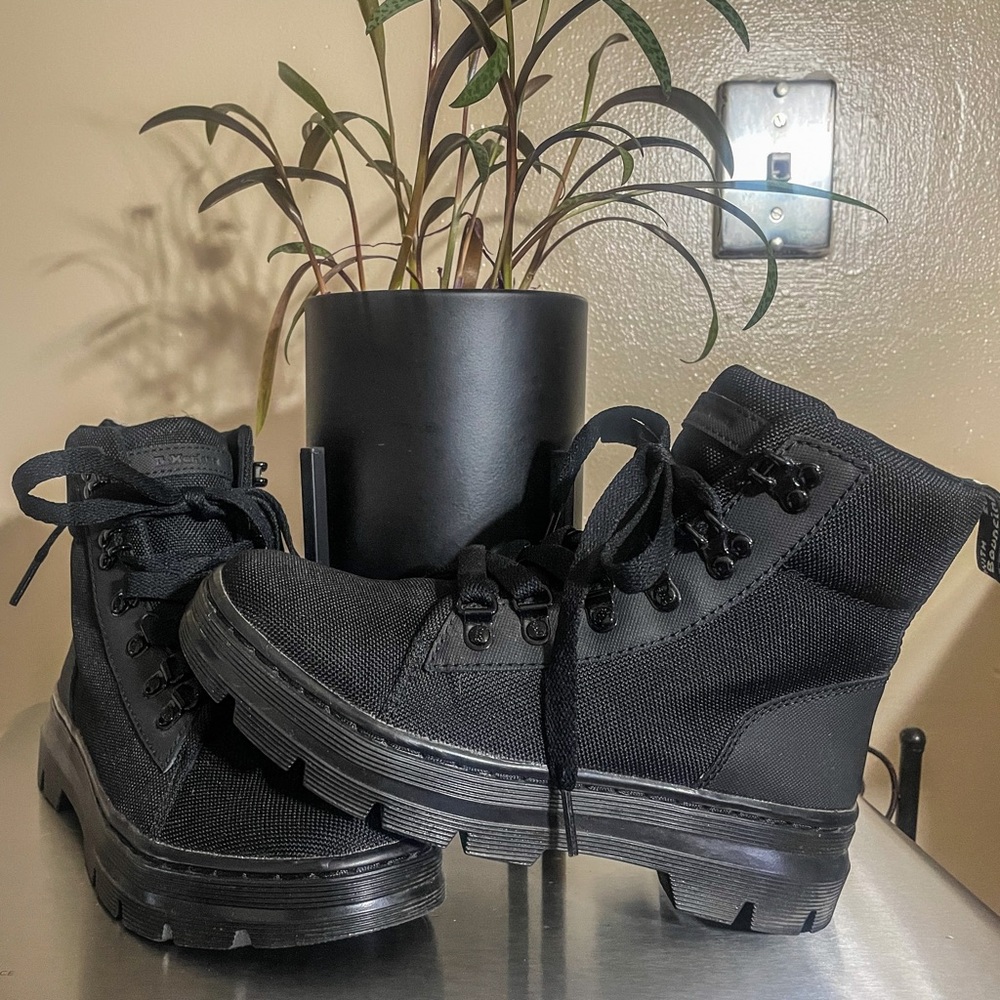 Dr. Martens Women's Combs W Combat Boot